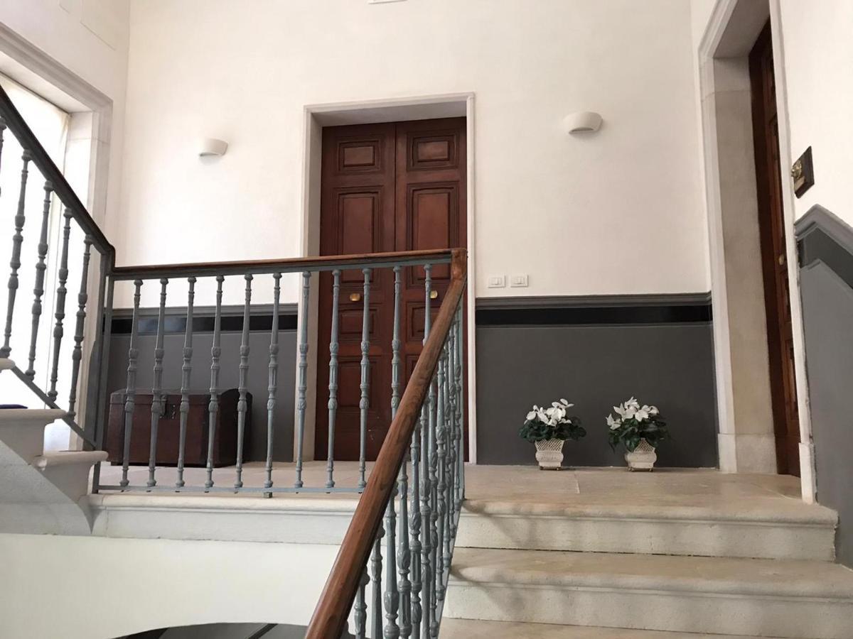 Palazzo Romanelli B&B Трани Экстерьер фото