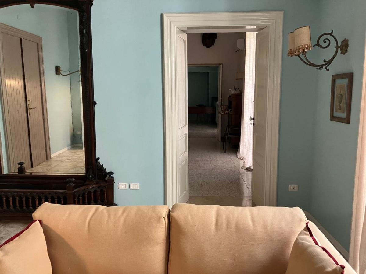 Palazzo Romanelli B&B Трани Экстерьер фото